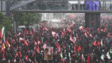 بدء مراسم تشييع علي خامنئي في طهران.. والجثمان يتجه إلى قم ثم العراق ومشهد