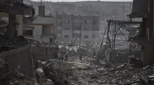 الاحتلال ينسف ما تبقى من منازل غرب بيت لاهيا شمال قطاع غزة