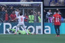 مسؤول إيراني سابق يقاضي فيفا ويطالب بتعويض مليار دولار بسبب مباراة مصر