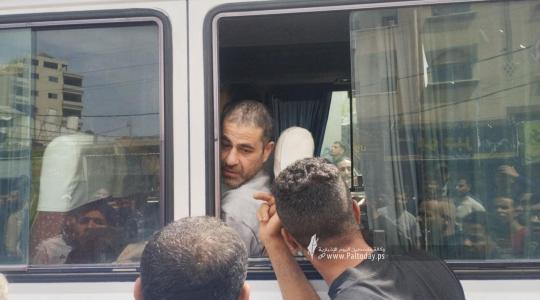 وصول 7 أسرى محررين إلى مستشفى شهداء الأقصى في دير البلح