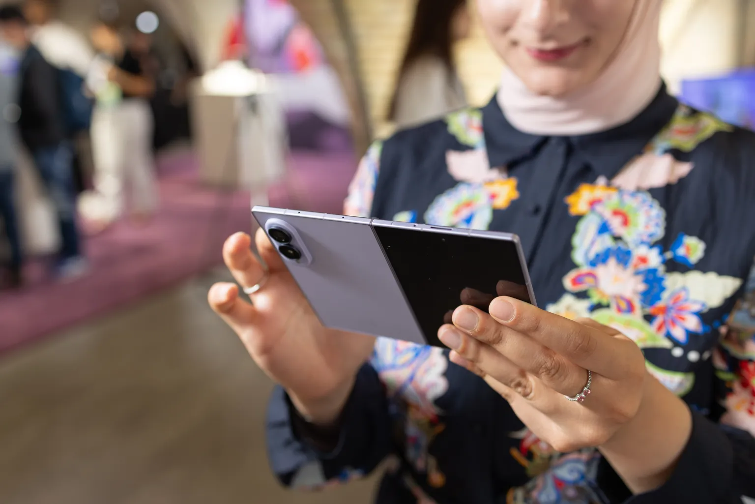 سامسونج تكشف مزايا هاتف Galaxy Z Fold 8 القابل للطي