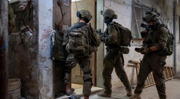 الاحتلال يعتقل 25 فلسطينياً خلال حملة اقتحامات واسعة بالضفة