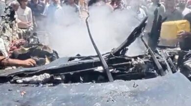 شهيدان وعدة إصابات في غارة إسرائيلية استهدفت مركبة مدنية وسط دير البلح