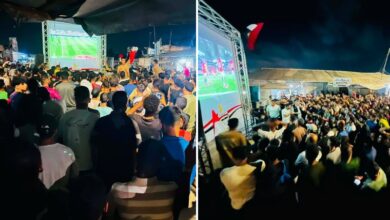 حشود في غزة تتابع مباراة مصر وأستراليا وتشجع الفراعنة