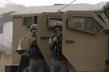 الاحتلال يحوّل مبنى اللجنة الشعبية بقلنديا إلى مركز تحقيق وسط اقتحامات واعتقالات بالضفة
