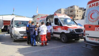 إجلاء 31 مريضًا من غزة عبر معبر رفح برفقة 55 مرافقًا لتلقي العلاج بالخارج