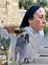 اللجنة الرئاسية لشؤون الكنائس تحذّر من تصاعد الانتهاكات بحق المسيحيين الفلسطينيين