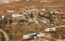 مستوطنون يقيمون بؤرة استيطانية ويعتدون على مدير مدرسة شرق رام الله