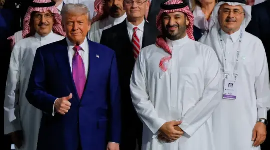 ترامب يحيل الاتفاق النووي مع السعودية إلى الكونغرس ويشترط التطبيع لدخوله حيز التنفيذ