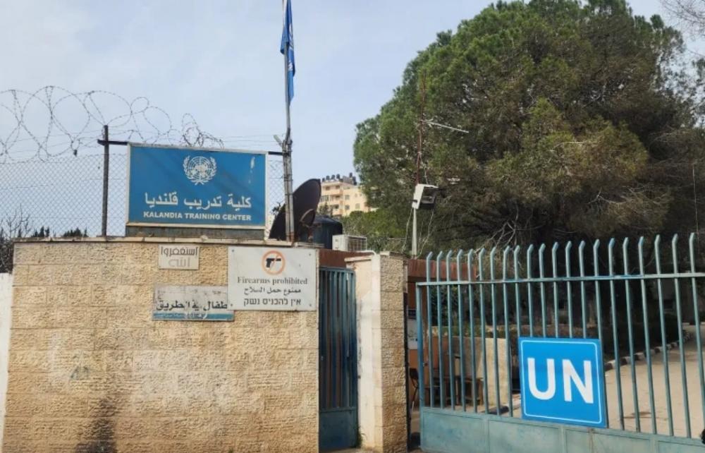 لليوم الثاني.. الاحتلال يواصل السيطرة على معهد "قلنديا" بالقدس وبن غفير يرفع علمه