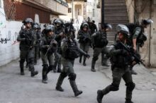الاحتلال يعتقل شاباً من قباطية ويغلق شارعاً رئيسياً شمال جنين