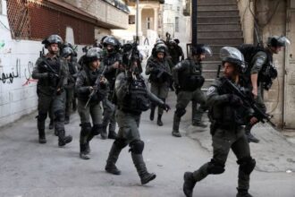 الاحتلال يعتقل شاباً من قباطية ويغلق شارعاً رئيسياً شمال جنين