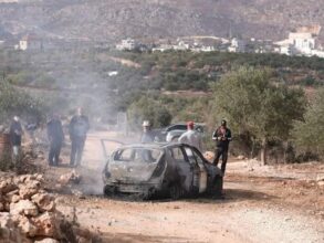 من القدس إلى جنين.. هجمات استيطانية تستهدف المنازل والممتلكات بالضفة