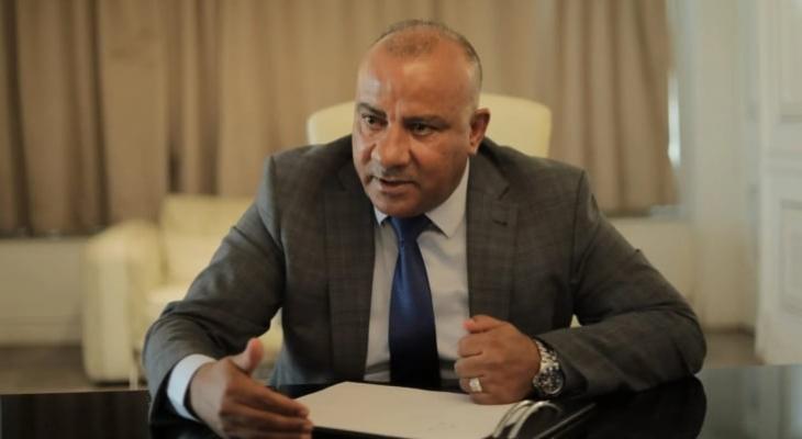 الاحتلال يقتحم منزل الوزير مؤيد شعبان ويهدده بسبب مواقفه المناهضة للاستيطان