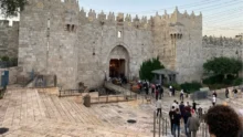 محافظة القدس تحذر من مخطط إسرائيلي لطمس هويتها بعد استبدال اسم "باب العامود"