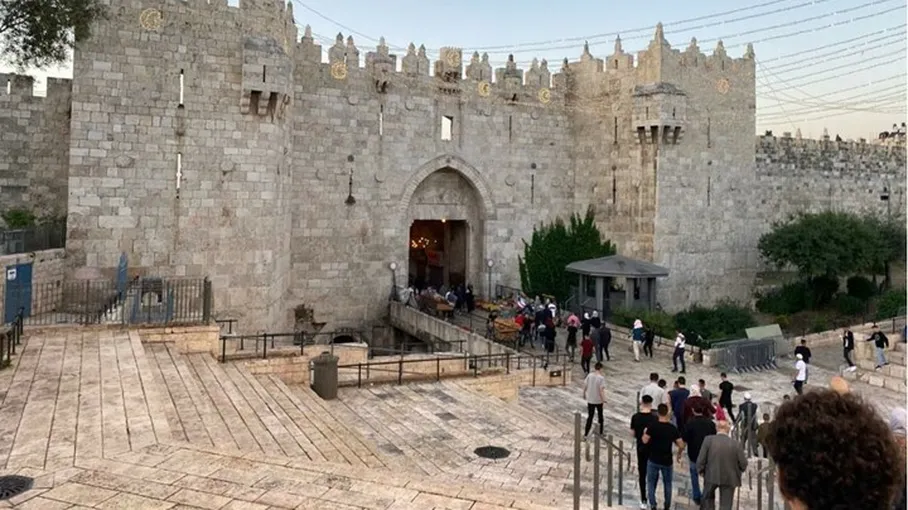 محافظة القدس تحذر من مخطط إسرائيلي لطمس هويتها بعد استبدال اسم "باب العامود"