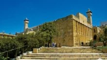 منع الأذان في المسجد الإبراهيمي يدخل يومه الـ70.. الأوقاف تحذر من تغيير هويته الإسلامية