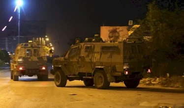 الاحتلال يشن حملة اعتقالات بالضفة ويحول منازل لثكنات عسكرية 