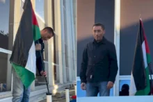 من ليون.. عمدة فرنسي يرفع علم فلسطين في خطوة رمزية