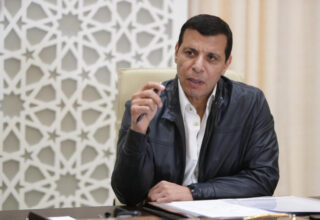 بعد تقرير هآرتس.. الليكود يتهم القيادي دحلان بمحاولة إسقاط حكومة نتنياهو