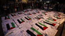 تشييع رفات 51 شهيدًا انتشلت من تحت أنقاض المنازل في النصيرات