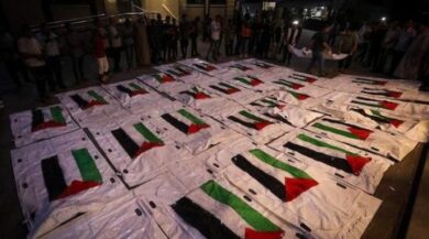 تشييع رفات 51 شهيدًا انتشلت من تحت أنقاض المنازل في النصيرات