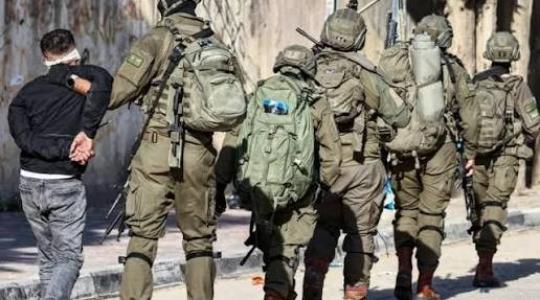 كان في طريقه للعلاج الكيماوي.. الاحتلال يعتقل مريضًا عبر حاجز قلنديا