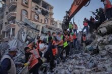 الدفاع المدني بغزة يكشف تفاصيل انهيار عمارة السعادة.. 21 جثمانًا و45 مصابًا