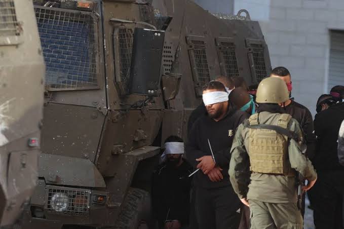 الاحتلال يعتقل 4 مواطنين بينهم سيدة في طولكرم