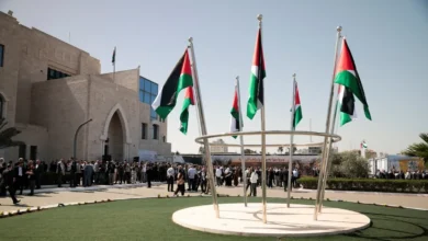 استطلاع رأي فلسطيني: تراجع الثقة بالقوى السياسية وارتفاع التأييد للمفاوضات وحل الدولتين