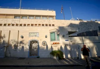إسرائيل تبلغ القنصلية البريطانية بقرار إغلاقها خلال 30 يوم