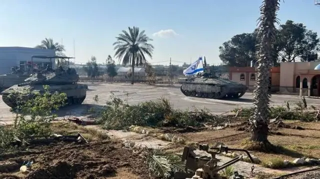 الاحتلال يعتقل 3 مواطنين من العائدين إلى غزة عبر معبر رفح