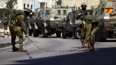 الاحتلال ينصب حاجزًا ويقتحم بلدات شمال شرق رام الله
