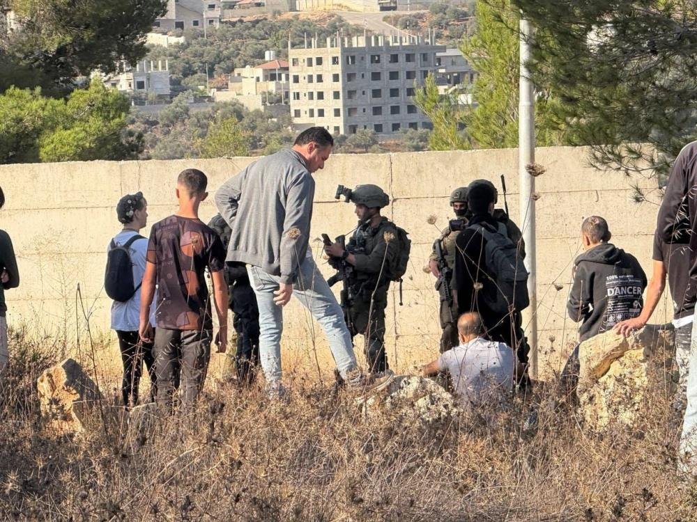 المستوطنون يضيّقون على المزارعين مع انطلاق موسم قطف الزيتون