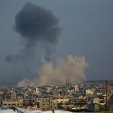 استشهاد طفلة وإلقاء صناديق متفجرة وقصف مدفعي في مناطق متفرقة بغزة