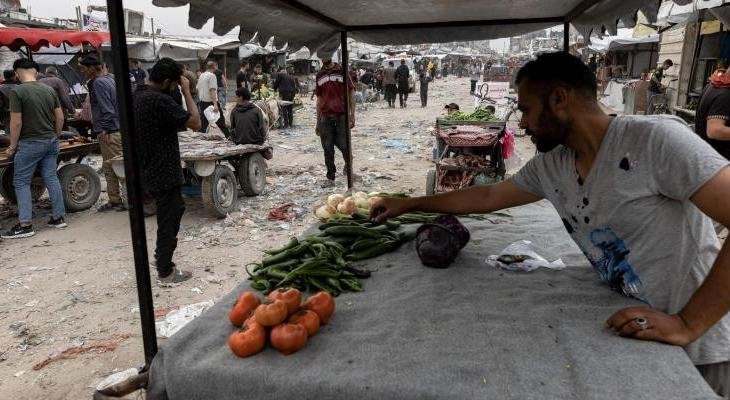 وعود بإدخال شاحنات الطحين والفواكه إلى غزة غدًا وسط تفاقم أزمة الخبز