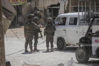 أكثر من 100 جندي يقتحمون منازل في اكتابا ويحولونها لثكنات