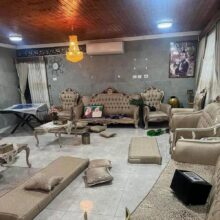 الاحتلال يقتحم منزل الوزير مؤيد شعبان ويحتجزه مع زوجته وابنته