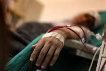 الهلال الأحمر يحذر من كارثة صحية تهدد مرضى السرطان والأمراض المزمنة في غزة