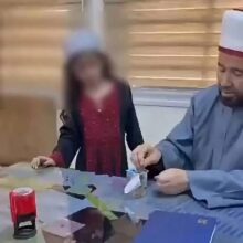 جدل فيديو "المسبحة والماء" ينتهي باستقالة وزير الأوقاف الفلسطيني