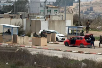 الاحتلال ينصب بوابة على المدخل الرئيسي لبلدة يعبد جنوب جنين