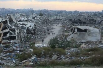 إصابة 12 مواطناً في غارة إسرائيلية بمسيّرة غرب خان يونس
