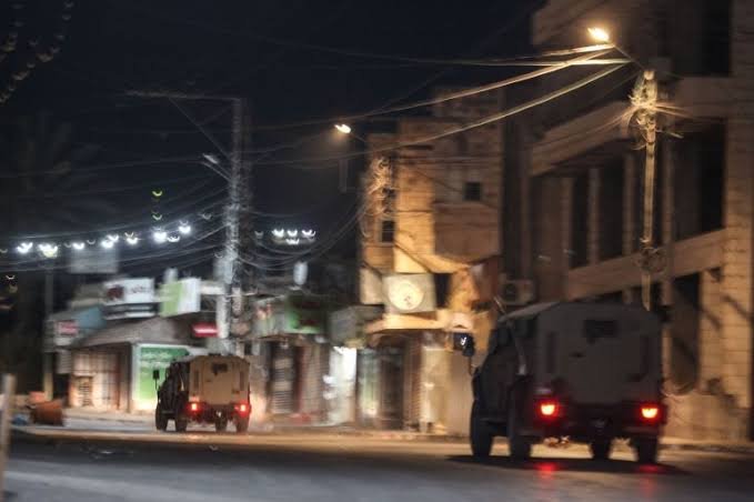 عدوان الاحتلال يدخل يومه الرابع في الخليل ويجبر آلاف المواطنين على النزوح