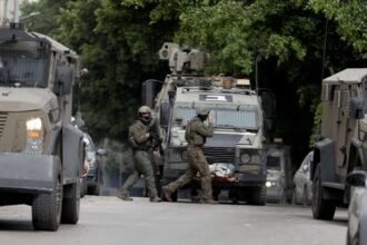 اقتحام إسرائيلي لسلواد والمغير وحواجز تعرقل حركة المواطنين