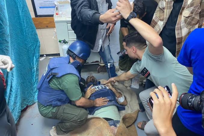 نقابة الصحفيين تدين الاعتداء على مصورة واشنطن بوست قرب رام الله