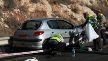 إصابة 3 مواطنين بانقلاب مركبتهم بعد رشقها بالحجارة جنوب غرب سلفيت