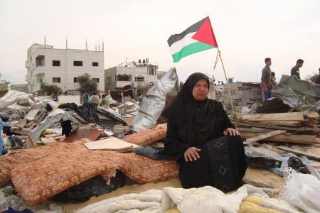 "يدها وطن".. أرقام تكشف حجم مأساة المرأة الفلسطينية في غزة