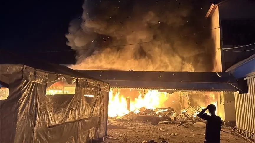 الأشغال: الاحتلال يحرق مخيماً للنازحين شرقي غزة ويشرّد أكثر من 800 فلسطيني